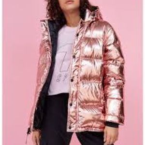 AritziaTNA super puff - Rose Gold (like new!)